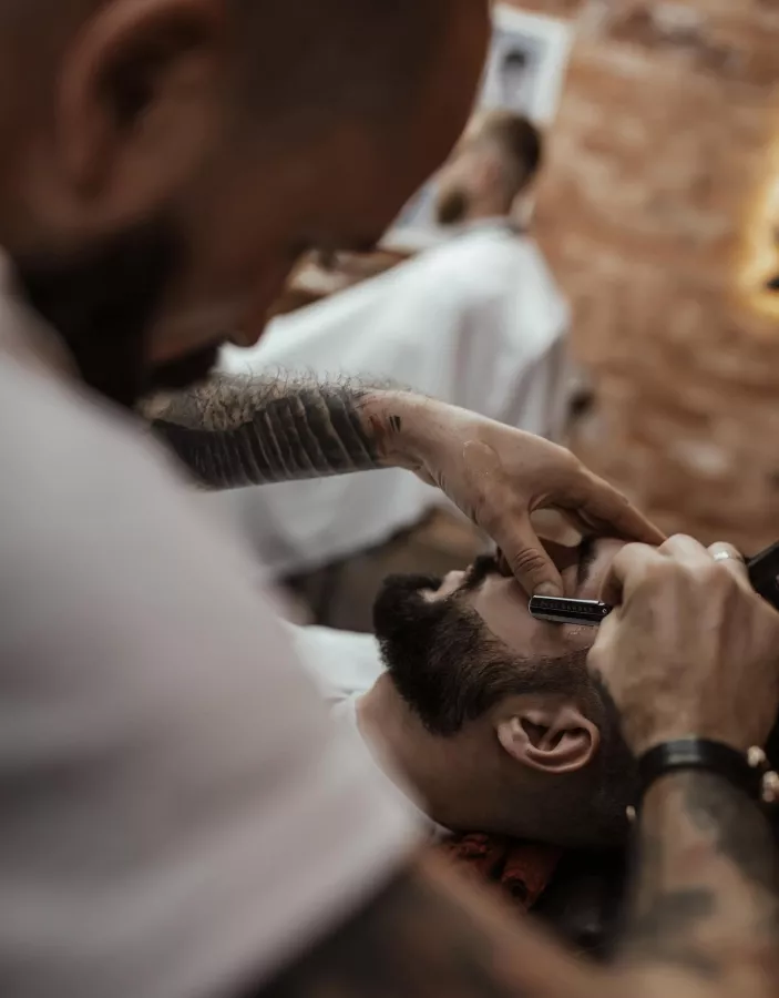 Барбершоп Atelier Barbers в Владивостоке: Салон красоты, Парикмахерская, Для мужчин, Барбер, Массаж головы,