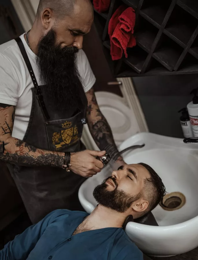 Барбершоп Atelier Barbers в Владивостоке: Салон красоты, Парикмахерская, Для мужчин, Барбер, Массаж головы,