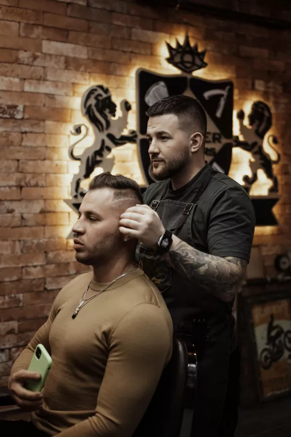 Барбершоп Atelier Barbers в Владивостоке: Салон красоты, Парикмахерская, Для мужчин, Барбер, Массаж головы,