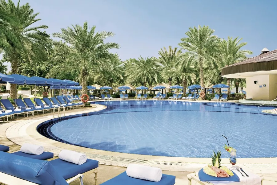 Отель Sheraton Jumeirah Beach Resort 5* в Дубаи: Прибрежный отель , Комфортные номера , Детский клуб , Турецкий хамам , Фитнес зал ,