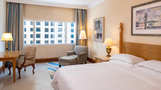 Отель Sheraton Jumeirah Beach Resort 5* в Дубаи: Прибрежный отель , Комфортные номера , Детский клуб , Турецкий хамам , Фитнес зал ,