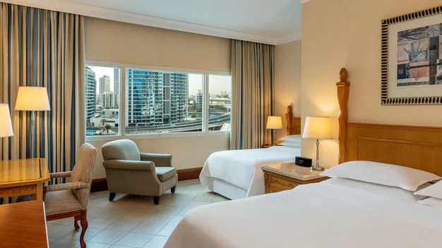 Отель Sheraton Jumeirah Beach Resort 5* в Дубаи: Прибрежный отель , Комфортные номера , Детский клуб , Турецкий хамам , Фитнес зал ,