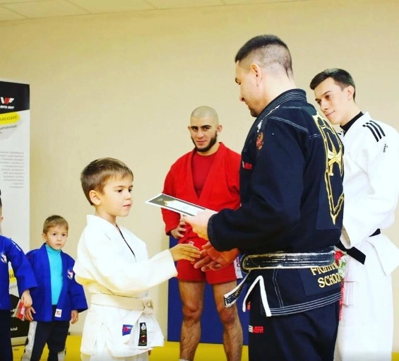 Школа борьбы Артёма Артемьева в Видном: Дзюдо, ММА, Самбо, Гимнастика, Тай-Бо, Тайский бокс, Здоровая Спина, Fit-Stretching,