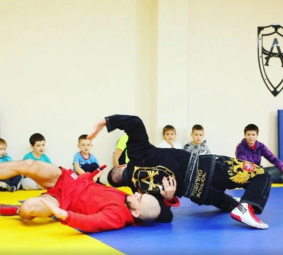 Школа борьбы Артёма Артемьева в Видном: Дзюдо, ММА, Самбо, Гимнастика, Тай-Бо, Тайский бокс, Здоровая Спина, Fit-Stretching,