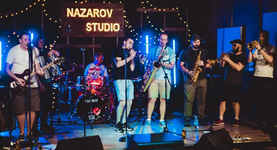 Музыкальная студия Nazarov Studio в Москве: Вокал, Студия звукозаписи, Кавер-группа, Музыкальные инструменты, Бас-гитара, Барабаны,