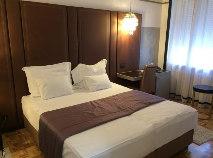 Hotel Majestic в Белграде: Отель, Путешествие, Чилим,