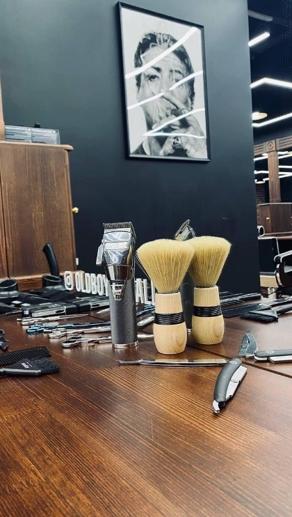 "OldBoy Barbershop".