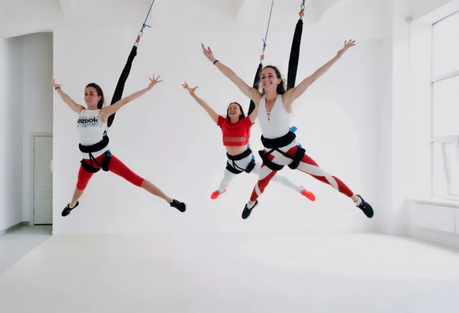 Студия банджи-фитнеса, воздушной гимнастики и растяжки Art fly bungee в Москве: Бодифлекс, Джампинг, Йога, Стретчинг, Фитнес для детей, Персональный тренер, Танцевальные программы, Гимнастика,