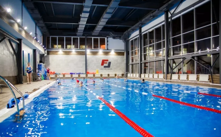 Фитнес-клуб Loft Fitness в Москве: Аквааэробика, Йога, Пилатес, Стретчинг, Фитбол, Персональный тренер, TRX тренировки, Танцевальные программы, Бассейн, Сауна,