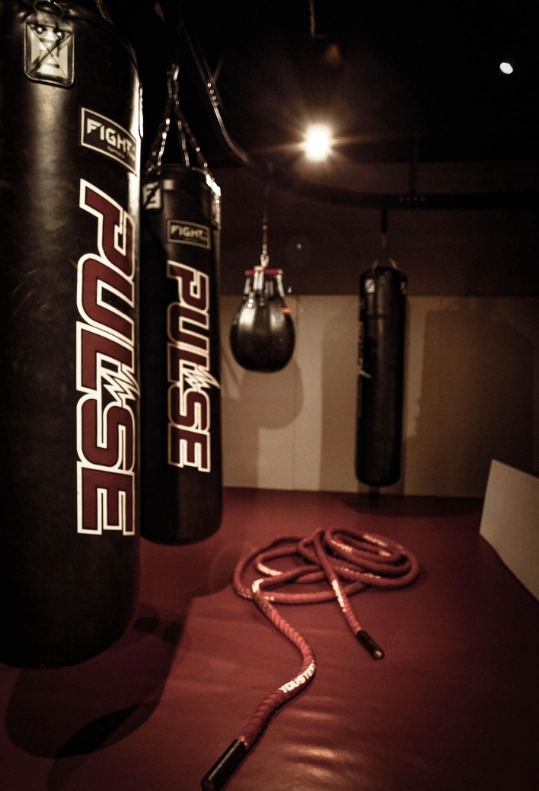 Фитнес-клуб Pulse Moscow boxing studio в Москве: Боевые искусства, Кроссфит, Стретчинг, Персональный тренер, Массаж,