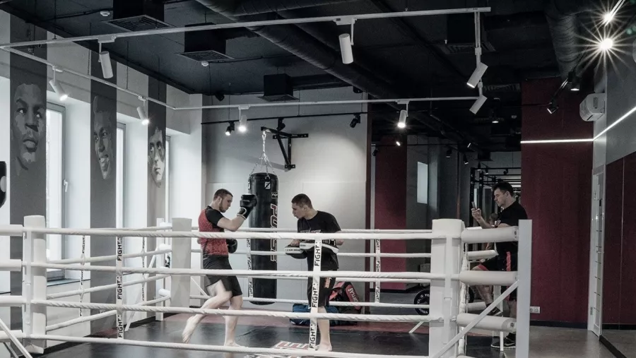 Фитнес-клуб Pulse Moscow boxing studio в Москве: Боевые искусства, Кроссфит, Стретчинг, Персональный тренер, Массаж,