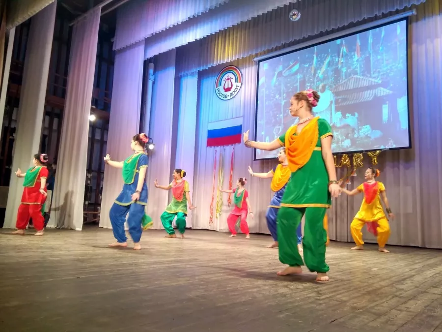 Народный театр Лила в Ростове-на-Дону: Творческий коллектив, Театр, Школа танцев,