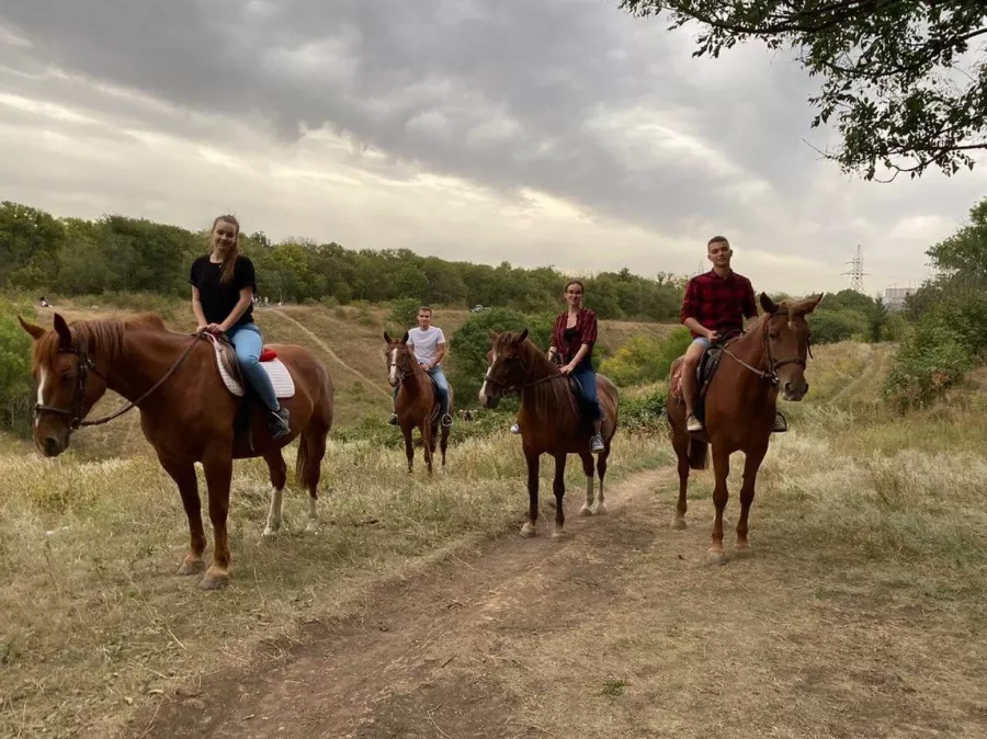 Конный клуб Horse Travel в Ростове-на-Дону: Конный клуб, Конные прогулки, Лошади, Оздоровительная езда,