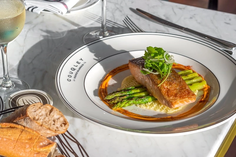 Бар-ресторан Couqley French Bistro & Bar в Дубаи: Французская кухня , Улитки , Бистро , Французские вина , Французские сыры , Пивной ресторан , Фри ,