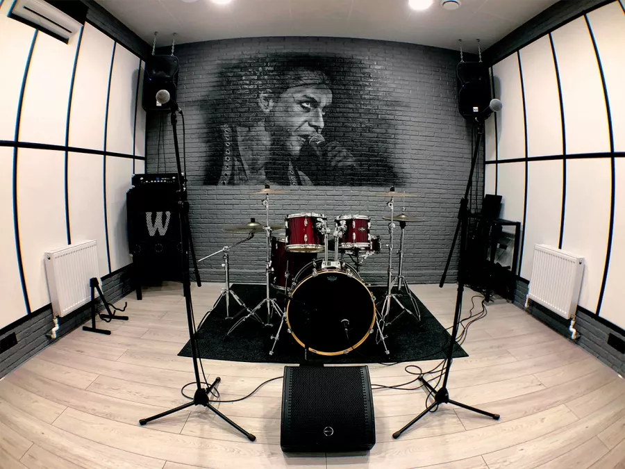 Репетиционный комплекс LikeMusic в Краснодаре: Музыкальная школа, Музыкально, Музыкальные инструменты, Репетиции, Гитара, Барабаны, Микрофоны, Музыкальное оборудование,