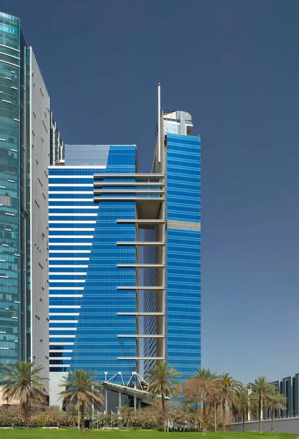 Отель The H Hotel 5* в Дубаи: Современный отель , Мини бар , Апартаменты , Бассейн , Спа , Комфортные номера , Ресторан,