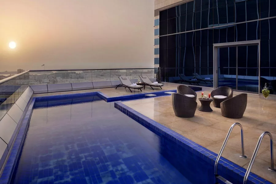 Отель The H Hotel 5* в Дубаи: Современный отель , Мини бар , Апартаменты , Бассейн , Спа , Комфортные номера , Ресторан,
