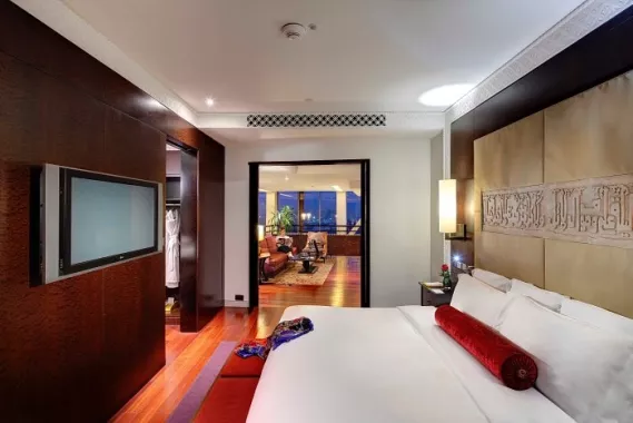 Отель "The H Hotel" 5*