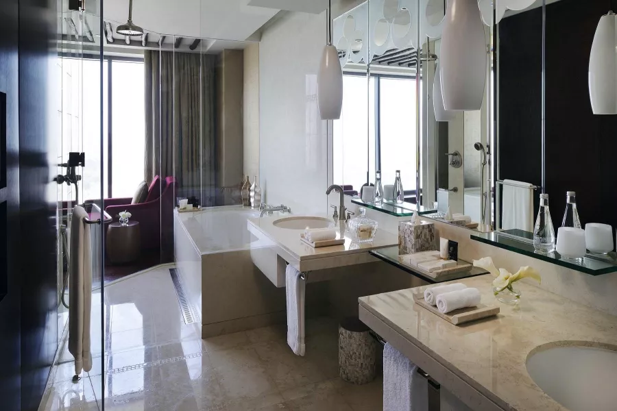 Отель The H Hotel 5* в Дубаи: Современный отель , Мини бар , Апартаменты , Бассейн , Спа , Комфортные номера , Ресторан,