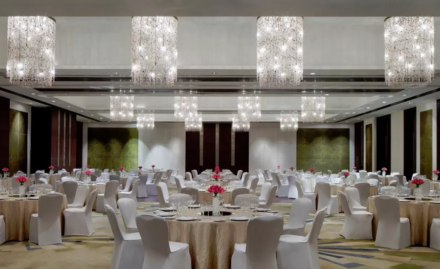 Отель The H Hotel 5* в Дубаи: Современный отель , Мини бар , Апартаменты , Бассейн , Спа , Комфортные номера , Ресторан,