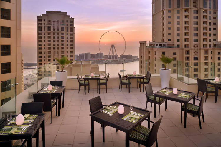 Отель Delta Hotels by Marriott 4* в Дубаи: Прибрежный отель , Американский бар , Бассейн , Конференц-зал, Апартаменты , Бразильский ресторан , Фитнес,
