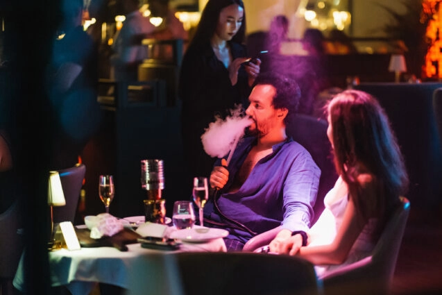 Караоке-клуб Zroomdxb в Дубаи: Караоке, Бар, Паб, Клуб, Концерты, Мода,