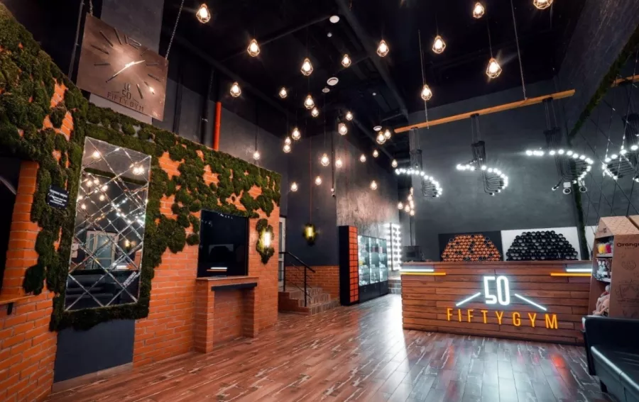 Фитнес-центр с бассейном 50GYM в Москве: Аквааэробика, Аэробика, Боевые искусства, Бодифлекс, Массаж, Бассейн,