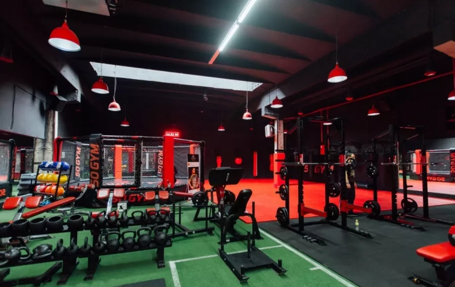 Фитнес-центр с бассейном 50GYM в Москве: Аквааэробика, Аэробика, Боевые искусства, Бодифлекс, Массаж, Бассейн,