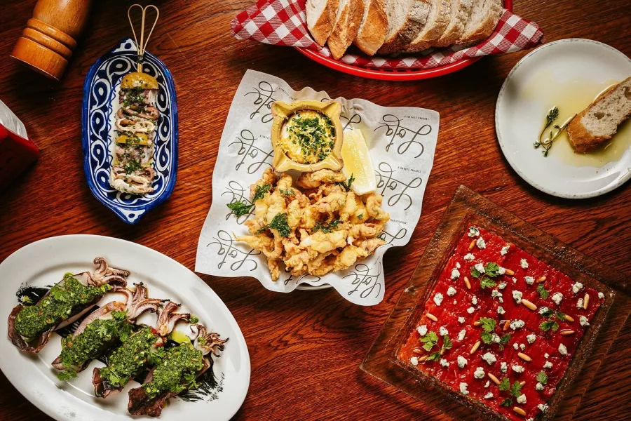 Испанский ресторан Lola Taberna Española в Дубаи: Испанская еда , Фламенго , Душевная музыка , Испанская гитара , Пинчо ,