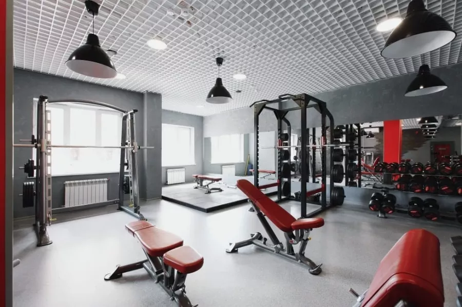 Тренажёрный зал Arnold gym в Москве: Персональный тренер, Тренажёры,