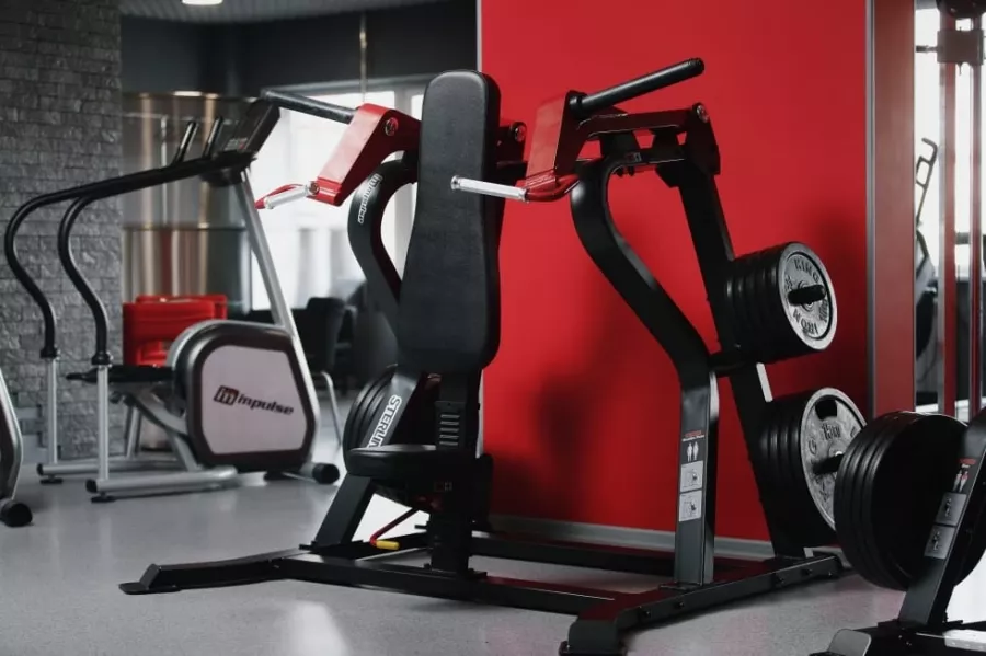 Тренажёрный зал Arnold gym в Москве: Персональный тренер, Тренажёры,
