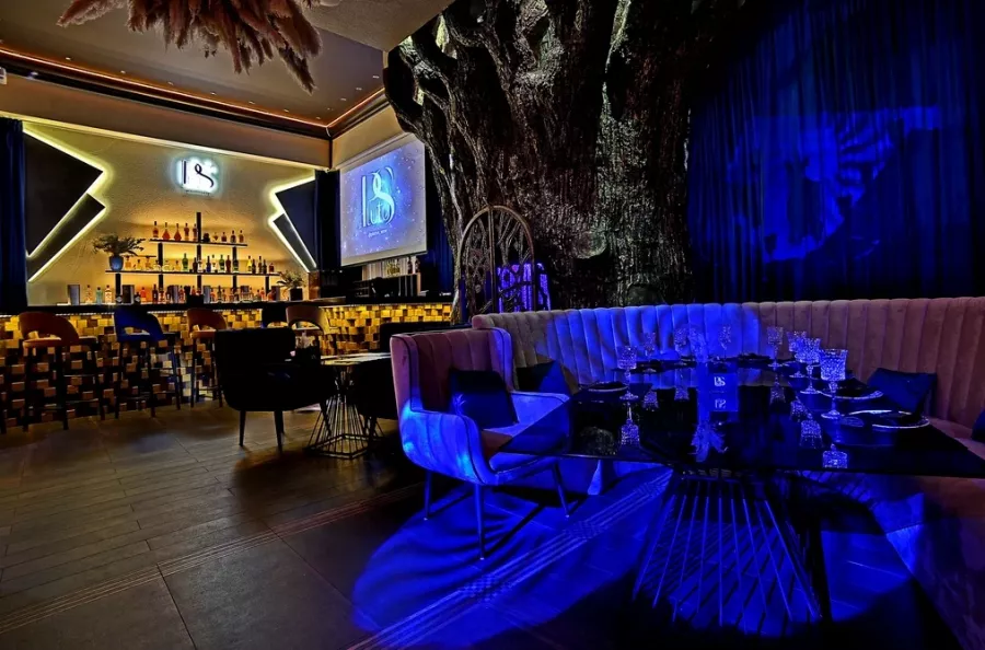 Ресторан PlutuS Resto Club в Сочи: Итальянская кухня, Японская кухня, Рыбные заведения, Паназиатская кухня, Европейская кухня, Заказ столиков,