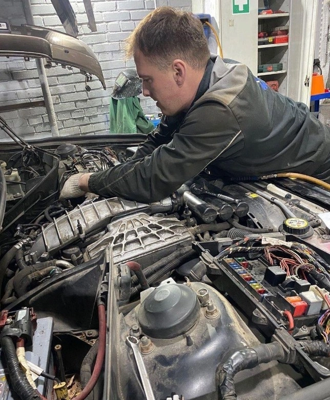 Автосервис MNService Land Rover & Volvo в Москве: Ремонт ходовой, Ремонт пневмоподвески, Проточка дисков, Замена масла, Ремонт АКПП,