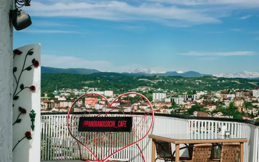 Ресторан Панорама в Сочи: Панорамный ресторан, Ресторан у воды, Шашлычные, Итальянская кухня , Японская кухня , Кавказская кухня, Европейская кухня , Завтрак, Летняя терасса,