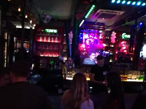 Ночной клуб "On The Rocks"