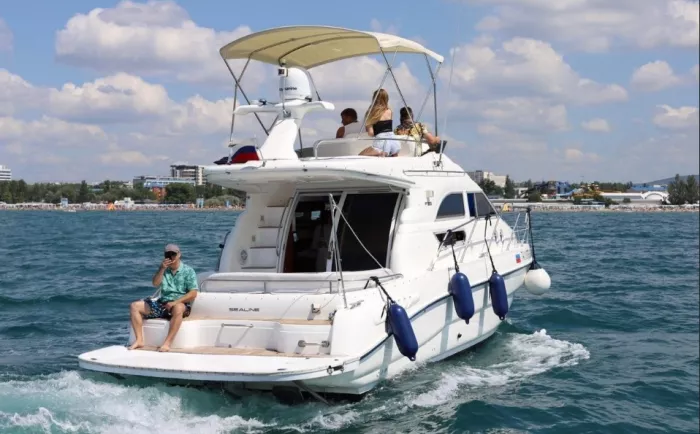 Яхт-клуб "Причал Марина".