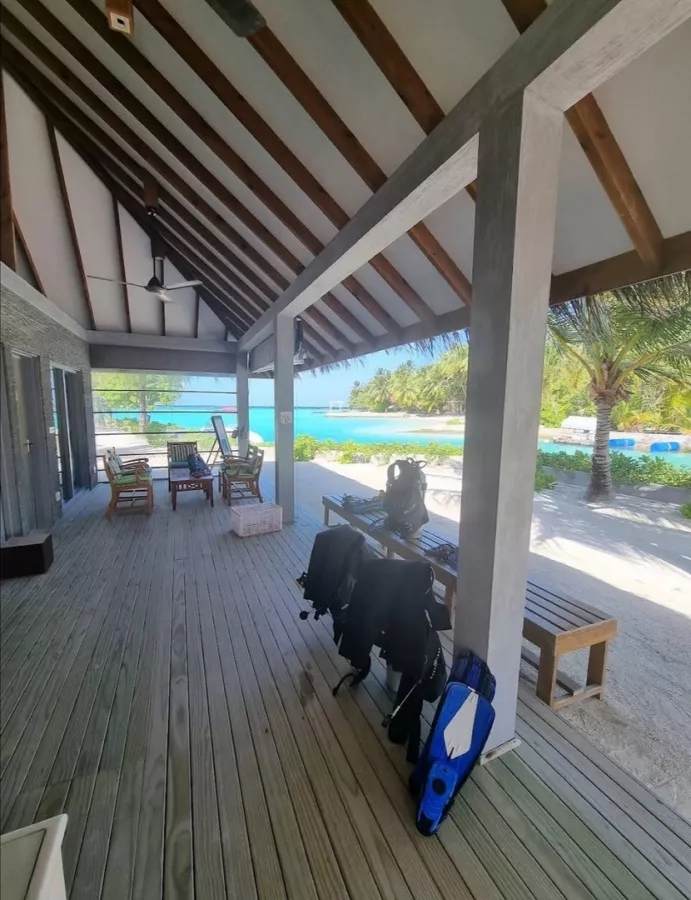 Дайвинг клуб Euro-Divers Kurumba (Diving club Euro-Divers Kurumba) в Мальдивах: Летняя Веранда, Напитки, Для Взрослых и Детей, Скат Манта, Подводный Скутер, Персональный тренер,