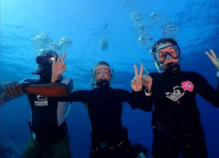 Дайвинг клуб Euro-Divers Kurumba (Diving club Euro-Divers Kurumba) в Мальдивах: Летняя Веранда, Напитки, Для Взрослых и Детей, Скат Манта, Подводный Скутер, Персональный тренер,