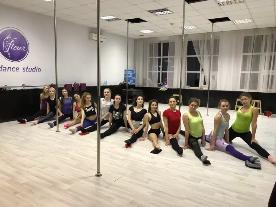 Студия танцев и растяжки Pole dance & stretching by Anna Chigarina в Краснодаре: Обучение танцам, Гибкость, Танцы на каблуках, Расстяжка, Pole Dance,