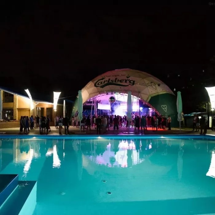 Ночной клуб "Эмбарго"