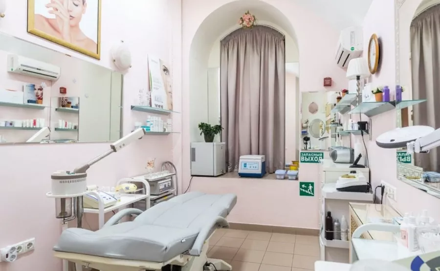 Салон красоты Sandler&Модное место в Москве: Маникюр, Косметология, Окрашивание, Прически, Ногти, Волосы, Уход за телом, Стрижка,