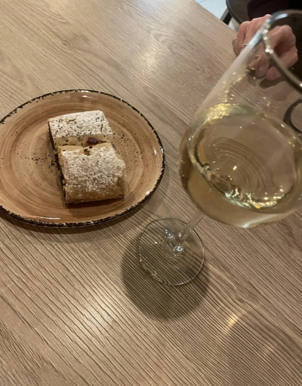 Кафе Штрудель&Cava в Минске: Покушать, Кафе, Ресторан, Восточная кухня, Винная карта, Авторская кухня,