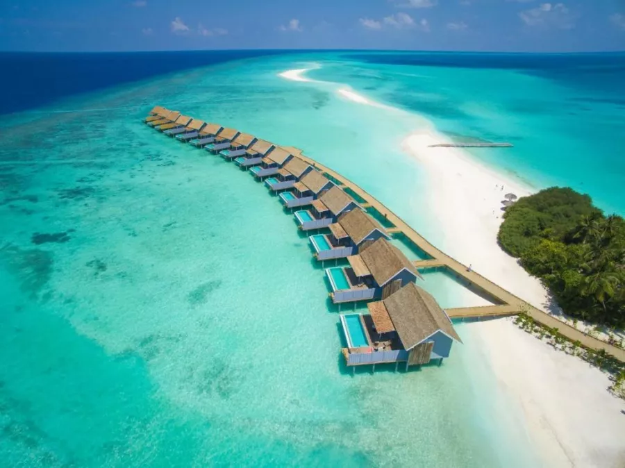 Отель Курамати Мальдивы (Kuramati Maldives Hotel) в Мальдивах: Бунгало, Бассейн, Отель, Четыре Звезды, Ресторан, Гидромассажная Ванна, СПА-центр, Кондиционер,