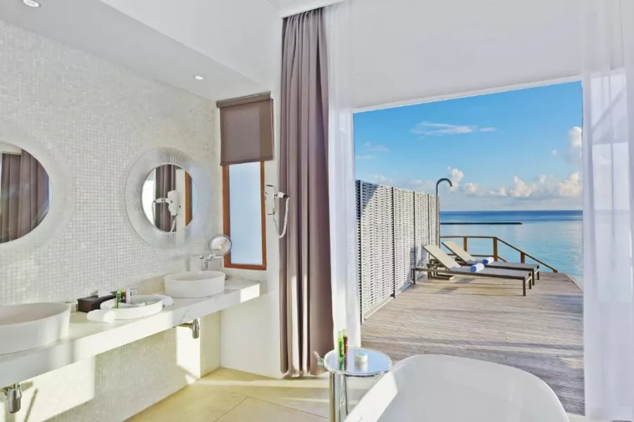 Отель Курамати Мальдивы (Kuramati Maldives Hotel) в Мальдивах: Бунгало, Бассейн, Отель, Четыре Звезды, Ресторан, Гидромассажная Ванна, СПА-центр, Кондиционер,