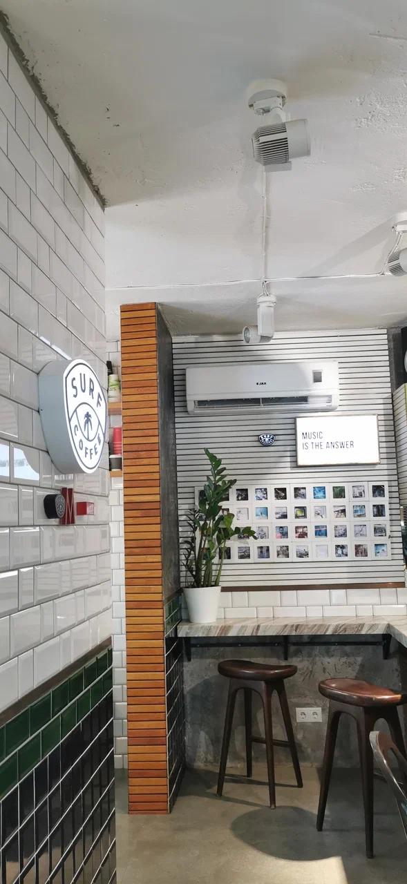 Кофейня "Surf Coffee".