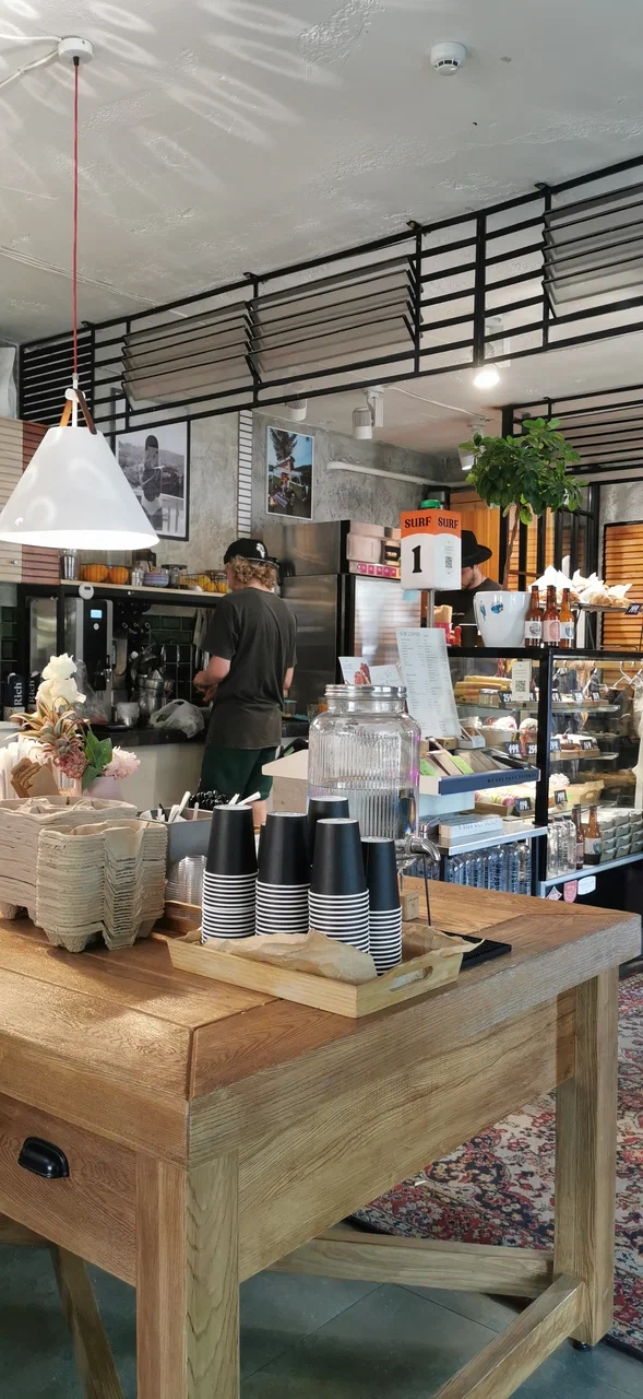 Кофейня "Surf Coffee".