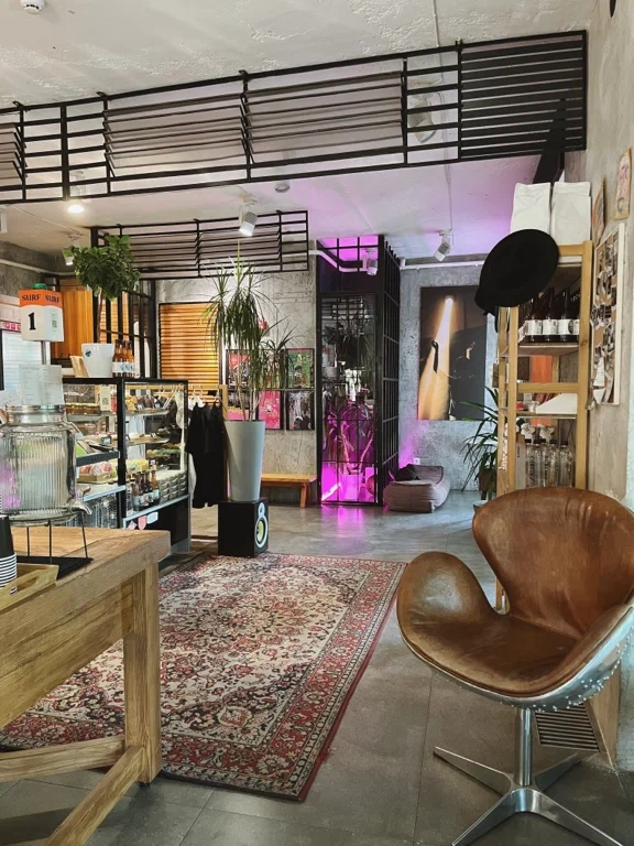 Кофейня "Surf Coffee".