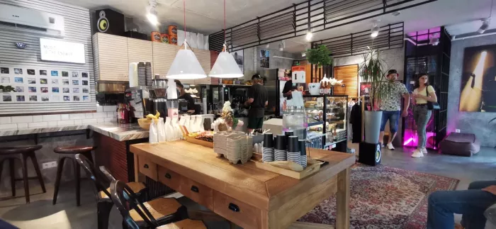 Кофейня "Surf Coffee".