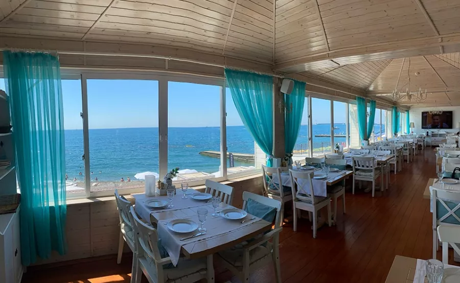 Ресторан Grand Fish Veranda в Сочи: Ресторан у воды, Средиземноморская кухня, Рыбная кухня, Заказ навынос, Летняя терраса, Панорамный вид, Европейская кухня, Рыбные заведения, Завтрак,