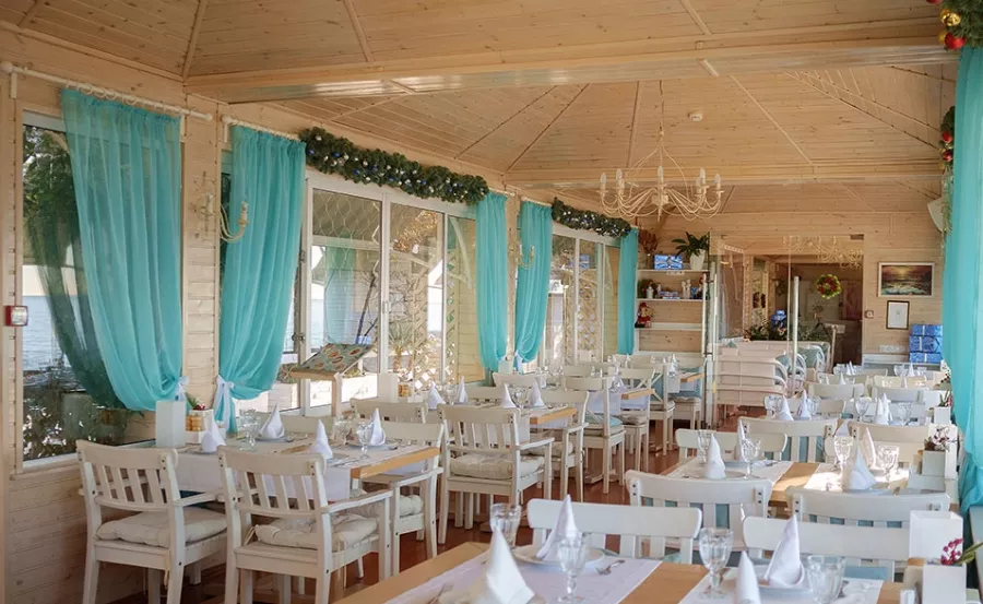 Ресторан Grand Fish Veranda в Сочи: Ресторан у воды, Средиземноморская кухня, Рыбная кухня, Заказ навынос, Летняя терраса, Панорамный вид, Европейская кухня, Рыбные заведения, Завтрак,